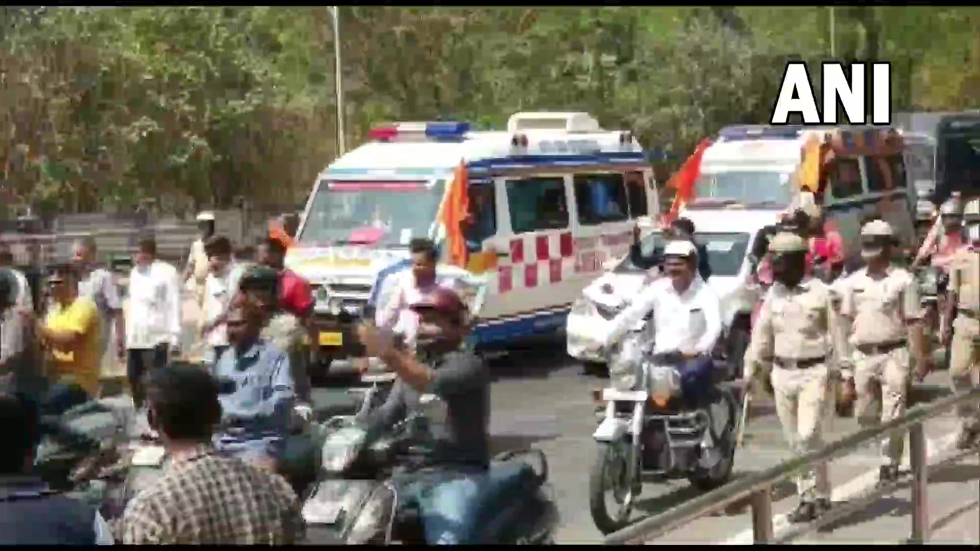 Body of the 26-year-old Bajrang Dal activist Harsha being taken to his residence amid police security after postmortem. (Twitter/@ANI) Body of the 26-year-old Bajrang Dal activist Harsha being taken to his residence amid police security after postmortem. (Twitter/@ANI)