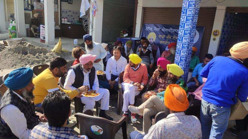 AAP’s Dirba candidate Harpal Singh Cheema with party workers. (HT Photo) AAP’s Dirba candidate Harpal Singh Cheema with party workers. (HT Photo)