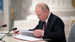 Putin asks upper house to send Russian army to back Ukraine separatists