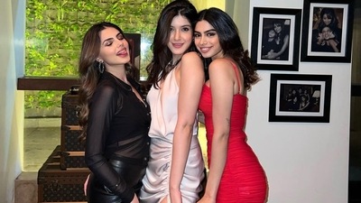 Taking to their respective social media handles, both Shanaya and Khushi shared a glimpse of the party and we can't stop swooning over their sartorial elegance. (Instagram/khushi05k) Taking to their respective social media handles, both Shanaya and Khushi shared a glimpse of the party and we can't stop swooning over their sartorial elegance. (Instagram/khushi05k)