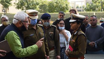 Police commissioner Kala Ramachandran met the residents of Chintels Paradiso, in Gurugram on Tuesday. (Vipin Kumar/HT PHOTO) Police commissioner Kala Ramachandran met the residents of Chintels Paradiso, in Gurugram on Tuesday. (Vipin Kumar/HT PHOTO)
