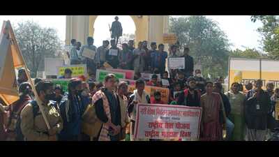 NCC cadets conducting a voter awareness rally in Lucknow. (HT photo)