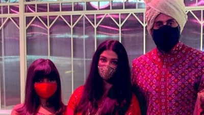 Aaradhya Bachchan with parents Aishwarya Rai and Abhishek Bachchan. Aaradhya Bachchan with parents Aishwarya Rai and Abhishek Bachchan.