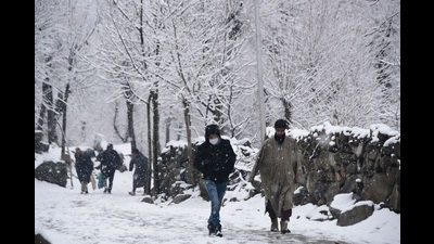 Locals walk on a snow-covered road on the outskirts of Srinagar on Tuesday. (Waseem Andrabi/HT) Locals walk on a snow-covered road on the outskirts of Srinagar on Tuesday. (Waseem Andrabi/HT)