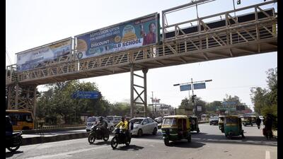 A view of a foot overbridge on GT road, in Ghaziabad on Tuesday. (Sakib Ali /HT) A view of a foot overbridge on GT road, in Ghaziabad on Tuesday. (Sakib Ali /HT)