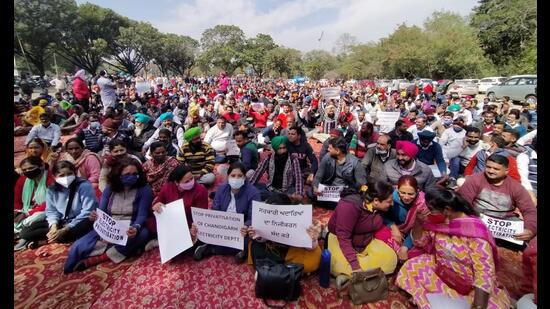 Chandigarh electricity department employees holding a protest against privatisation in Sector 17 on Tuesday. The UT Powermen Union has given a call for a three-day strike with a threat to extend it for an indefinite period if the transition is not stopped. (Keshav Singh/HT)