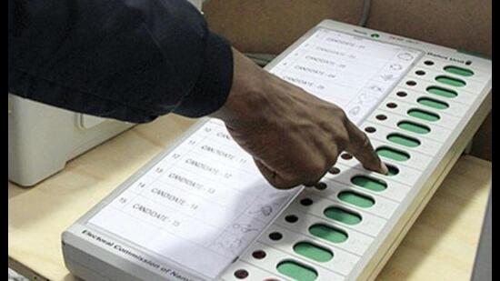 The Ludhiana police are trying to trace the accused Bhadwaj Deepu, who shared picture of EVM, using details of his profile on facebook (Representative Photo/HT Files)