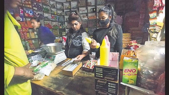 Residents buying candles at a shop in Manimajra amid the power outage. (Sant Arora/HT) Residents buying candles at a shop in Manimajra amid the power outage. (Sant Arora/HT)