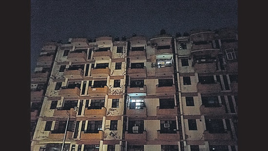 Complete blackout in Sector 63, Chandigarh, as the city continued to reel under darkness till late at night on Tuesday. (Ravi Kumar/HT) Complete blackout in Sector 63, Chandigarh, as the city continued to reel under darkness till late at night on Tuesday. (Ravi Kumar/HT)