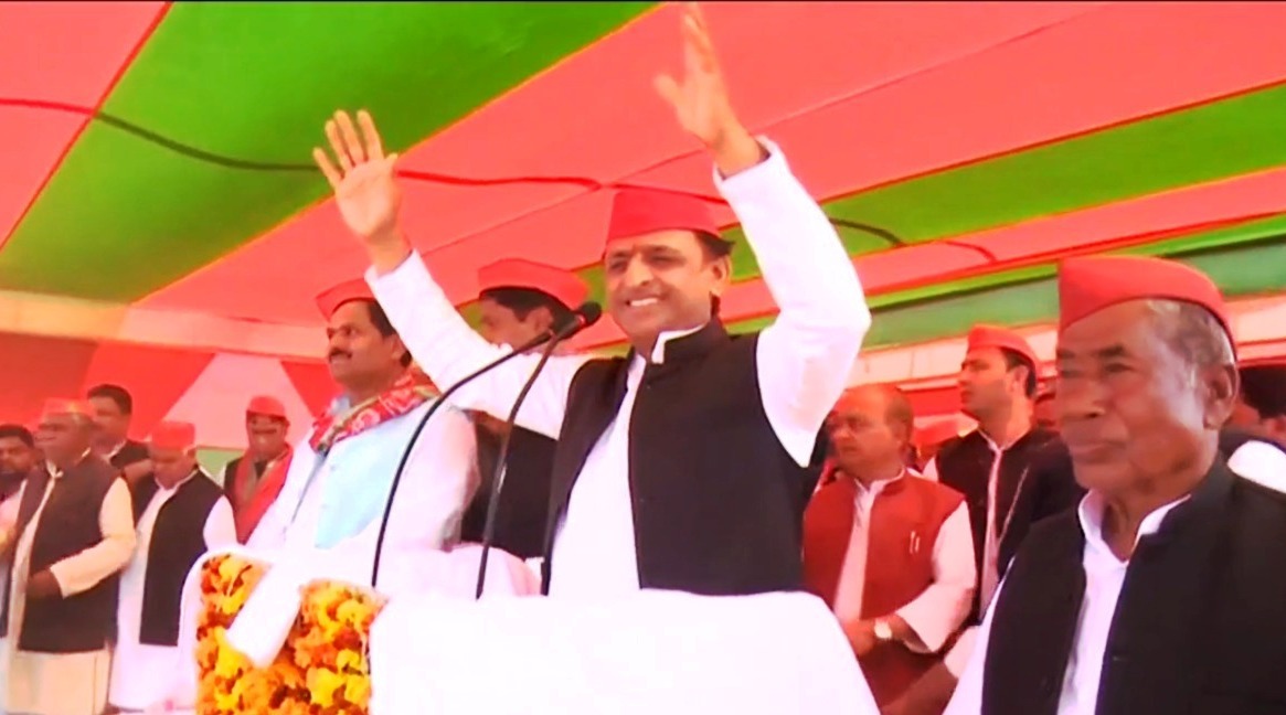 Samajwadi Party chief Akhilesh Yadav addressing a public rally in Karachhana in Prayagraj, Uttar Pradesh. Samajwadi Party chief Akhilesh Yadav addressing a public rally in Karachhana in Prayagraj, Uttar Pradesh.