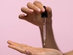 Mandelic acid face serum helps get rid of dead skin while boosting skin's elasticity.