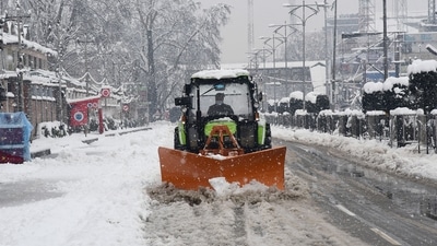 The authorities have pressed men and machinery into service to clear the snow off the roads, many of which, such as those leading to hospitals and other vital installations, are being cleared on priority, the officials said. (ANI) The authorities have pressed men and machinery into service to clear the snow off the roads, many of which, such as those leading to hospitals and other vital installations, are being cleared on priority, the officials said. (ANI)