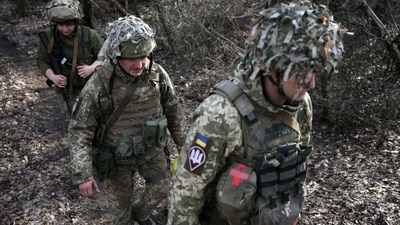 Ukrainian servicemen are seen at a position on the front line with Russia-backed separatists near the town of Schastia, near the eastern Ukraine city of Lugansk. (AFP) Ukrainian servicemen are seen at a position on the front line with Russia-backed separatists near the town of Schastia, near the eastern Ukraine city of Lugansk. (AFP)