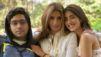 Navya Naveli Nanda with her mother Shweta Bachchan and brother Agastya. Navya Naveli Nanda with her mother Shweta Bachchan and brother Agastya.