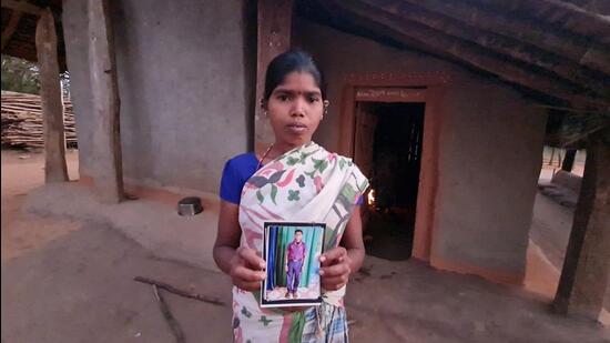 Badru Mandavi’s wife Podi Mandavi said she hasn’t lost hopes that she will get justice for her husband who was killed in March 2020, allegedly in an encounter with the Chhattisgarh Police in Bastar (Photo: Vikas Tiwari) Badru Mandavi’s wife Podi Mandavi said she hasn’t lost hopes that she will get justice for her husband who was killed in March 2020, allegedly in an encounter with the Chhattisgarh Police in Bastar (Photo: Vikas Tiwari)