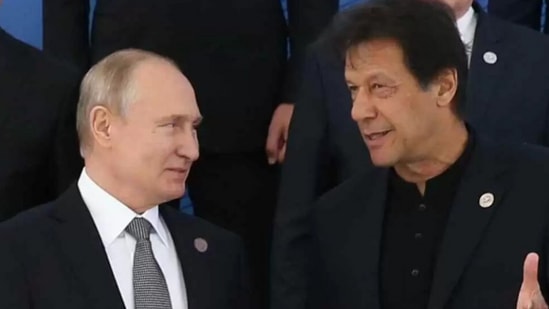 Pakistan prime minister Imran Khan with Russian president Vladimir Putin(File)