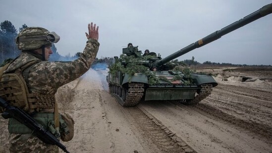Ukrainian service members take part in tactical drills at a training ground in an unknown location in Ukraine.(Reuters)