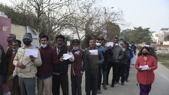 Voters standing in queue outside polling station to vote at Gomti Nagar in Lucknow.(Photo by Deepak Gupta, Hindustan Times)