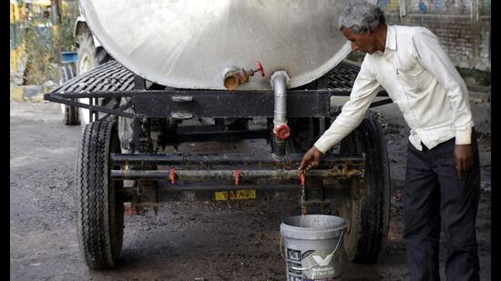 The plan has revealed that Ghaziabad city will be able to bridge the shortfall of 457.74 million litres per day in 2025. (Sakib Ali /HT)