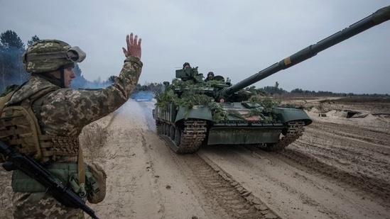 Ukrainian service members take part in tactical drills at a training ground in an unknown location in Ukraine.(Reuters)