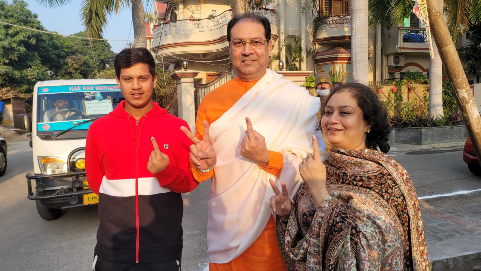 Uttar Pradesh minister Mohsin Raza, his wife and son.