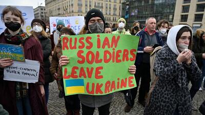 A man holds a placard reading ‘Russian Soldiers Leave Ukraine’ as demonstrators protest against Russia's invasion of Ukraine on Thursday in front of the Brandenburg Gate in Berlin. (AFP) A man holds a placard reading ‘Russian Soldiers Leave Ukraine’ as demonstrators protest against Russia's invasion of Ukraine on Thursday in front of the Brandenburg Gate in Berlin. (AFP)