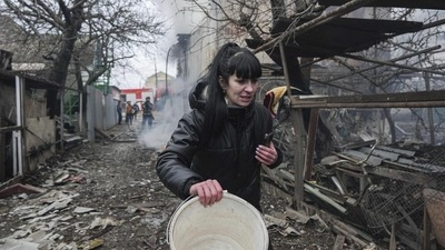 Russia launched a barrage of air and missile strikes on Ukraine early Thursday and Ukrainian officials said that Russian troops have rolled into the country from the north, east and south. Russia launched a barrage of air and missile strikes on Ukraine early Thursday and Ukrainian officials said that Russian troops have rolled into the country from the north, east and south.