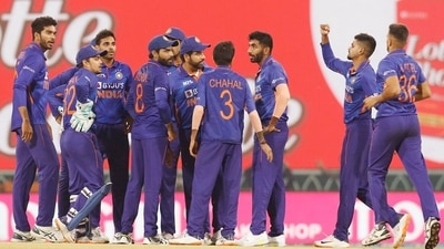 India's Bhuvneshwar Kumar celebrates the dismissal of Sri lankan batsman Kamil Mishara during the 1st T20I match between India and Sri Lanka (ANI) India's Bhuvneshwar Kumar celebrates the dismissal of Sri lankan batsman Kamil Mishara during the 1st T20I match between India and Sri Lanka (ANI)