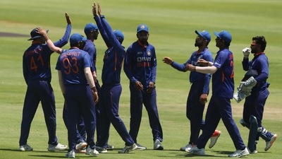India's Yuzvendra Chahal celebrates with Jasprit Bumrah and teammates after taking the wicket of South Africa's Rassie van der Dussen. (REUTERS)