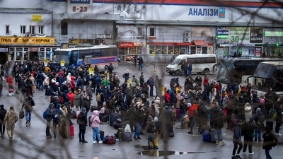 People try to get onto buses to leave Kyiv, on Thursday.&nbsp; (AP)