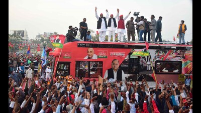 Addressing public meetings in Prayagraj region, the SP chief urged voters to back SP candidates to help the Samajwadis make a historic sweep in UP polls this time (HT photo) Addressing public meetings in Prayagraj region, the SP chief urged voters to back SP candidates to help the Samajwadis make a historic sweep in UP polls this time (HT photo)