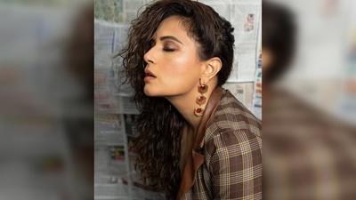 Richa Chadha's hairstylist Ashis Bogi gave the wet effect to her hair to add up to the fearless look. (Instagram/@therichachadha) Richa Chadha's hairstylist Ashis Bogi gave the wet effect to her hair to add up to the fearless look. (Instagram/@therichachadha)