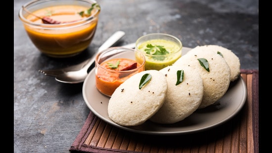 The perfect south Indian breakfast: Idlis with a bowl of sambar on the side. (Shutterstock)
