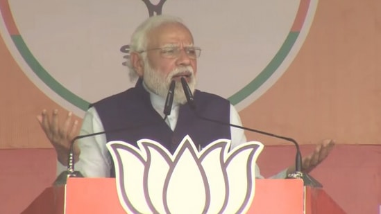 Prime Minister Narendra Modi addressing a poll rally in UP's Amethi, (Twitter- @BJP4India)
