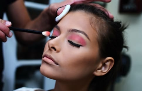 These 10 Makeup Hacks Will Simplify Your Life Infinitely Hindustan Times