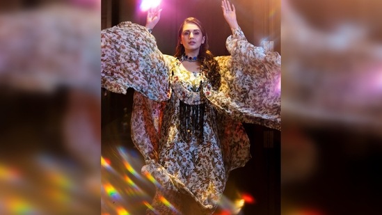 Huma Qureshi posed like a phoenix with power and grace. She looked at the camera and gave a beautiful expression.(Instagram/@iamhumaq)