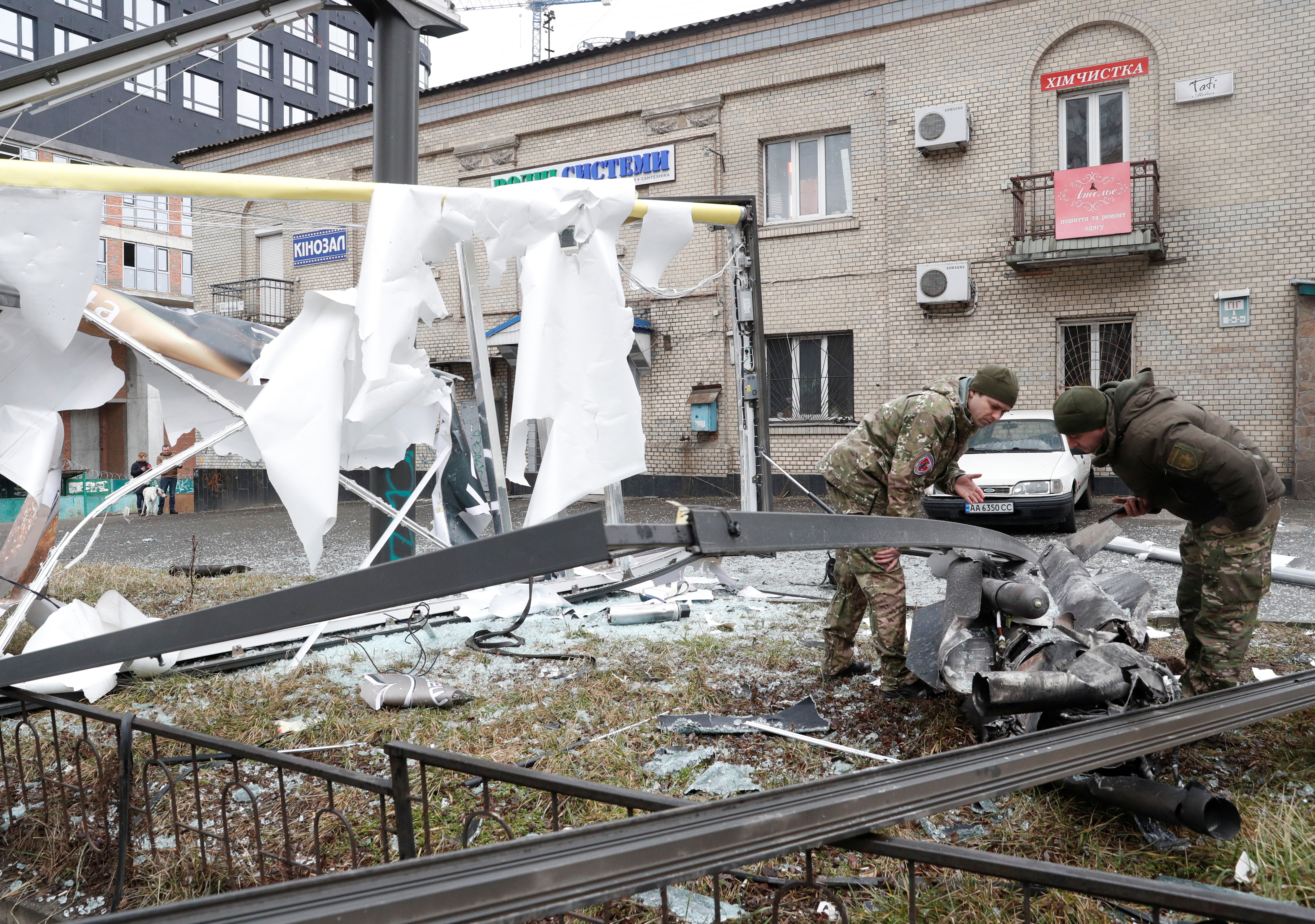 Police officers inspect the remains of a missile that fell in the street, after Russia &nbsp;authorized a military operation in eastern Ukraine, in Kyiv, Ukraine February 24, 2022. (REUTERS)