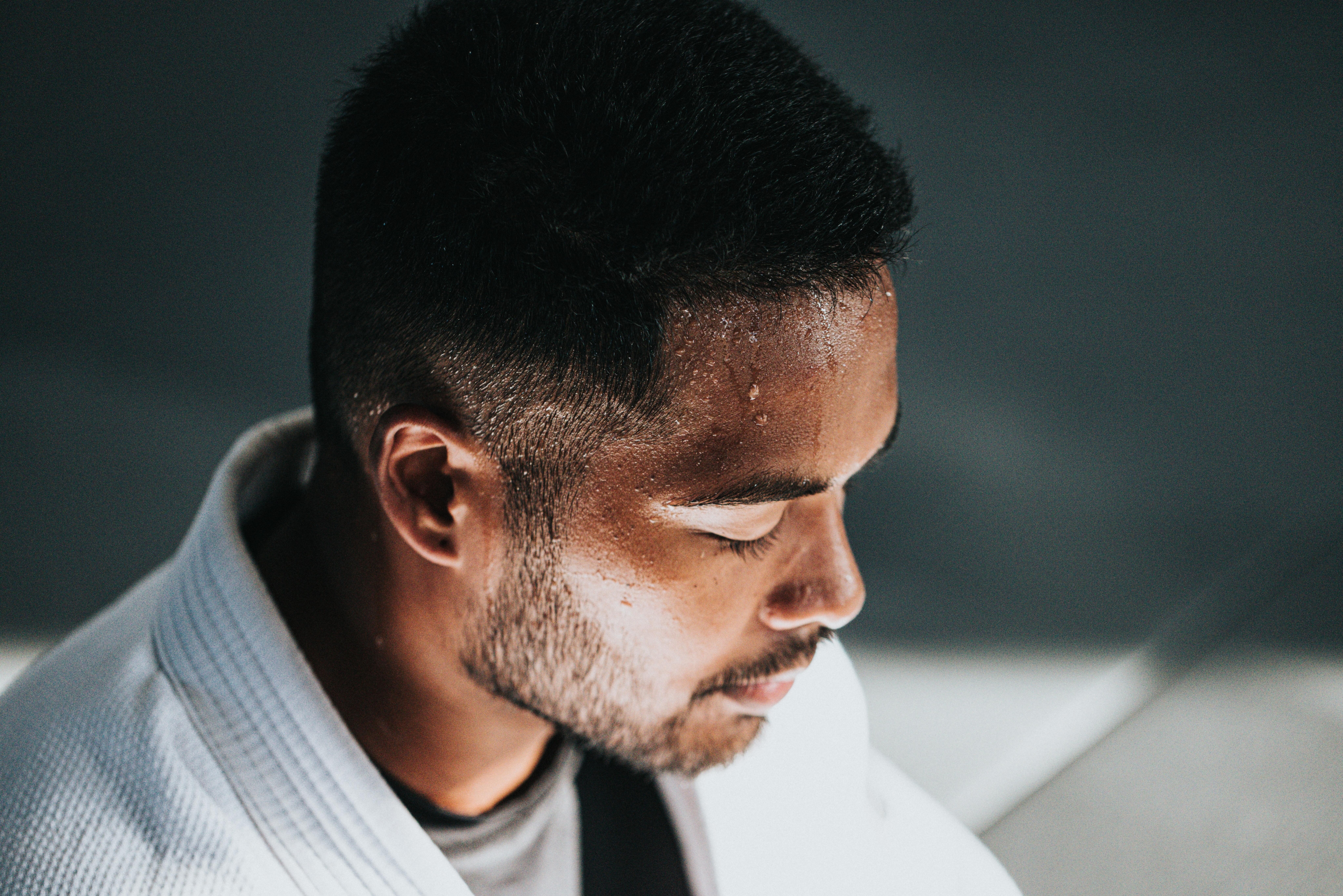 When the environment gets hotter, the body must work harder to maintain its internal balance. (Photo by Nathan Dumlao on Unsplash)