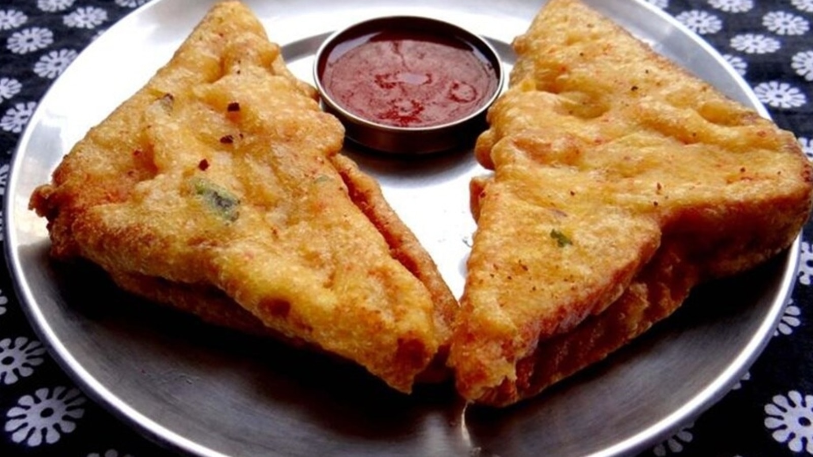 Tea time snack Enjoy this crispy bread pakora with chai; Kunal Kapur
