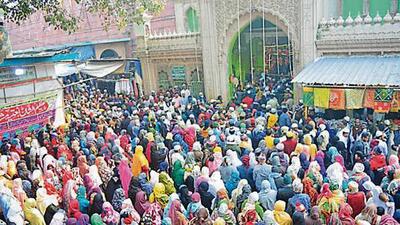 Crowd outside the dargah of Ghazi Salar Masud in Bahraich. (HH Photo) Crowd outside the dargah of Ghazi Salar Masud in Bahraich. (HH Photo)
