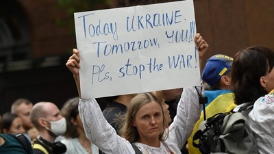 The leaders of the Group of Seven called on the international community "to condemn this attack in the strongest possible terms, to stand shoulder to shoulder with Ukraine, and raise their voice against this blatant violation of the fundamental principles of international peace and security.” (AFP) The leaders of the Group of Seven called on the international community "to condemn this attack in the strongest possible terms, to stand shoulder to shoulder with Ukraine, and raise their voice against this blatant violation of the fundamental principles of international peace and security.” (AFP)