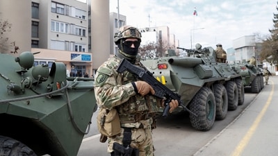 Hungarian army members stand guard as immigrants flee from Ukraine to Hungary, after Russia launched a massive military operation. REUTERS/Bernadett Szabo (REUTERS)