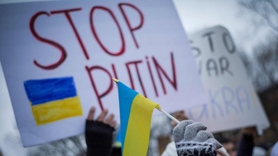 Ukrainian President Volodymyr Zelenskyy said in a video address early Friday that 137 people, both servicemen and civilians, have been killed and hundreds more wounded. (AFP) Ukrainian President Volodymyr Zelenskyy said in a video address early Friday that 137 people, both servicemen and civilians, have been killed and hundreds more wounded. (AFP)