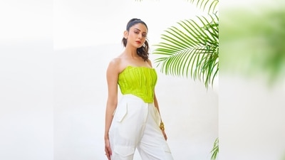 Rakul Preet tied her hair in a high neat ponytail and wore a gold bracelet on her left wrist. (Instagram/@rakulpreet) Rakul Preet tied her hair in a high neat ponytail and wore a gold bracelet on her left wrist. (Instagram/@rakulpreet)