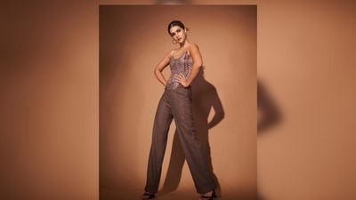 Kriti Sanon paired her look with open pointed toe animal print pyramid heels. (Instagram/@sukritigrover) Kriti Sanon paired her look with open pointed toe animal print pyramid heels. (Instagram/@sukritigrover)