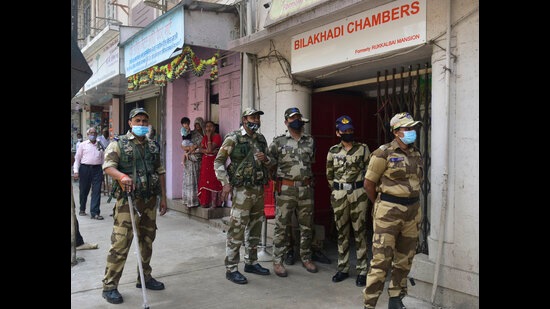 I-T sleuths reached Jadhav’s Mazgaon residence on Friday morning along with Central Reserve Police Force (CRPF) personnel and started searching the premises (Anshuman Poyrekar/HT PHOTO)