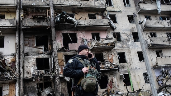 A fire-damaged building following a blast during Russian artillery strikes in Kyiv, Ukraine.&nbsp;(Bloomberg)