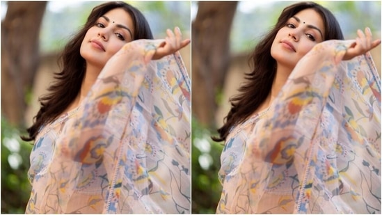 In the end, Rhea styled the ensemble with minimal jewellery and make-up. She chose layered jhumkis with beads and colourful accents matching her saree and nude strappy heels. Centre-parted open locks with wavy ends, nude pink lips, mascara-adorned lashes, and dainty bindi rounded off the glam picks.(Instagram/@rhea_chakraborty)