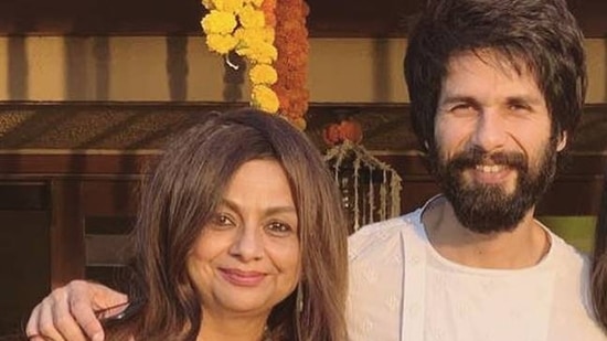 Neliima Azeem with son Shahid Kapoor.&nbsp;