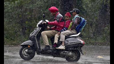 Thunderstorms coupled with strong winds caused a nine-degree drop in temperature in Ludhiana. (HT Photo) Thunderstorms coupled with strong winds caused a nine-degree drop in temperature in Ludhiana. (HT Photo)